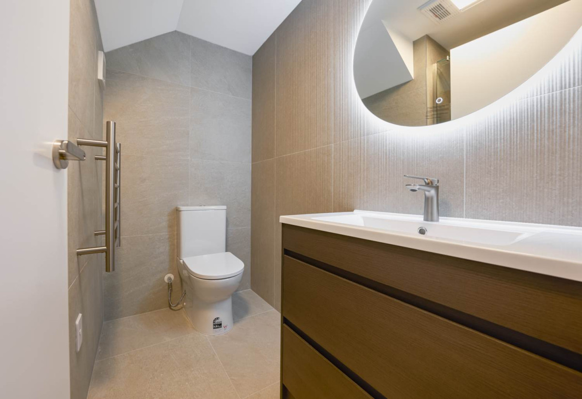 Brandnew 3 beds 3 baths home with garage, 1 bed 1 bath ground floor, positioned between Devonport Village and Takapuna, close to schools, shops, easy motorway access, 0.2 km to Belmont School (Auckland), 0.3 km to Belmont Intermediate, 0.7 km to Takapuna Grammar School, Lot 11/163-165 Lake Road, Belmont, Auckland