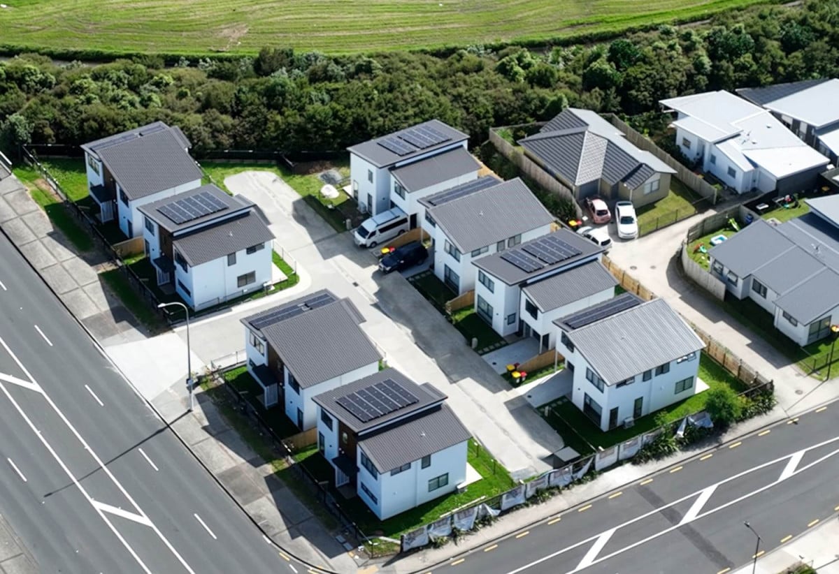 4 beds 3 baths house with garage, close to schools, Manukau shopping centre, motorway access, 0.7 km to Wiri Central School, 888A Great South Road, Manukau, Auckland