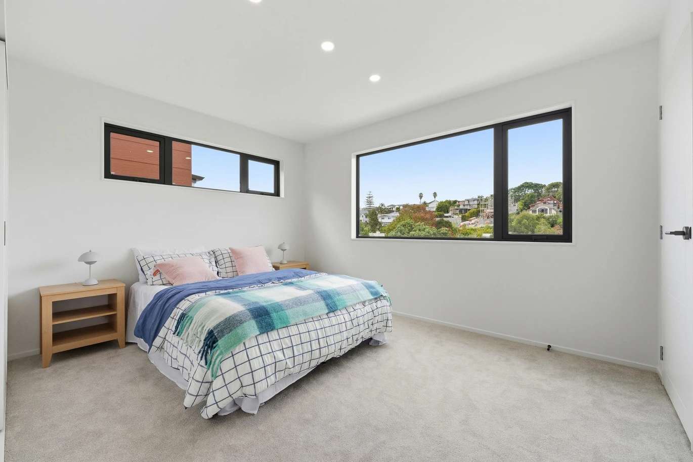 Rangitoto College zone, 143m2 Brandnew Standalone 4 beds 2.5 baths home with garage, close to schools, beaches, Browns Bay village, zoned for Rangitoto College, Murrays Bay Intermediate, Northcross Intermediate, and St John’s School. 2/30 Kiteroa Terrace Rothesay Bay, Auckland