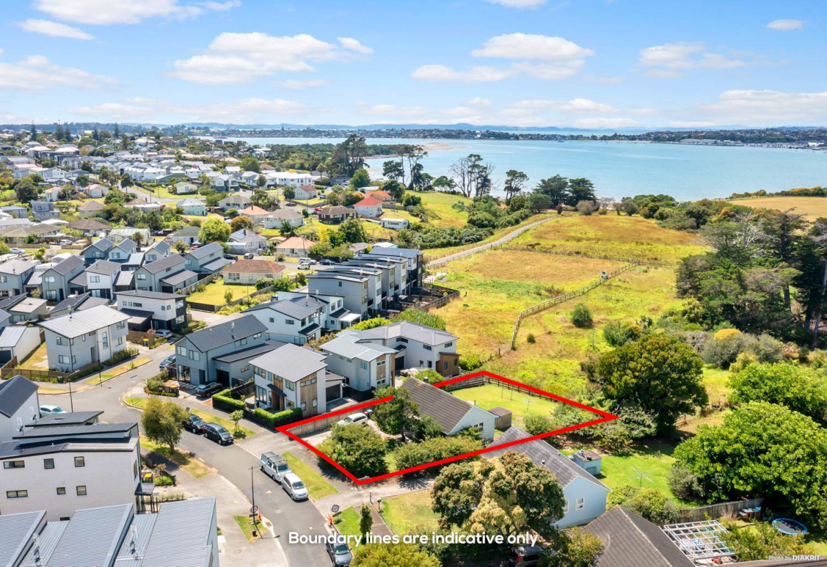 814m2 section, 3 beds 1 bath house, A short stroll to the Wai O Taiki Nature Reserve and Scenic Walkway. 5 mins to St Heliers Beach., Walking distance to Sacred Heart College and local shops., 0.5 km to Tamaki College and Glenbrae School, 12 Kestrel Place, Wai O Taiki Bay, Auckland