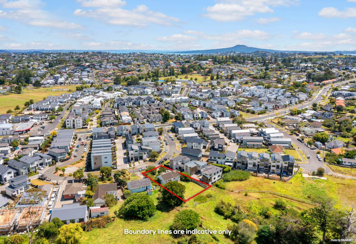 814m2 section, 3 beds 1 bath house, A short stroll to the Wai O Taiki Nature Reserve and Scenic Walkway. 5 mins to St Heliers Beach., Walking distance to Sacred Heart College and local shops., 0.5 km to Tamaki College and Glenbrae School, 12 Kestrel Place, Wai O Taiki Bay, Auckland