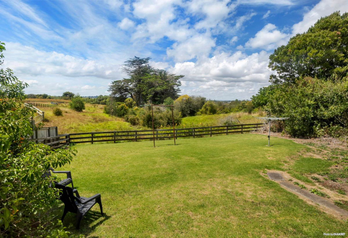 814m2 section, 3 beds 1 bath house, A short stroll to the Wai O Taiki Nature Reserve and Scenic Walkway. 5 mins to St Heliers Beach., Walking distance to Sacred Heart College and local shops., 0.5 km to Tamaki College and Glenbrae School, 12 Kestrel Place, Wai O Taiki Bay, Auckland