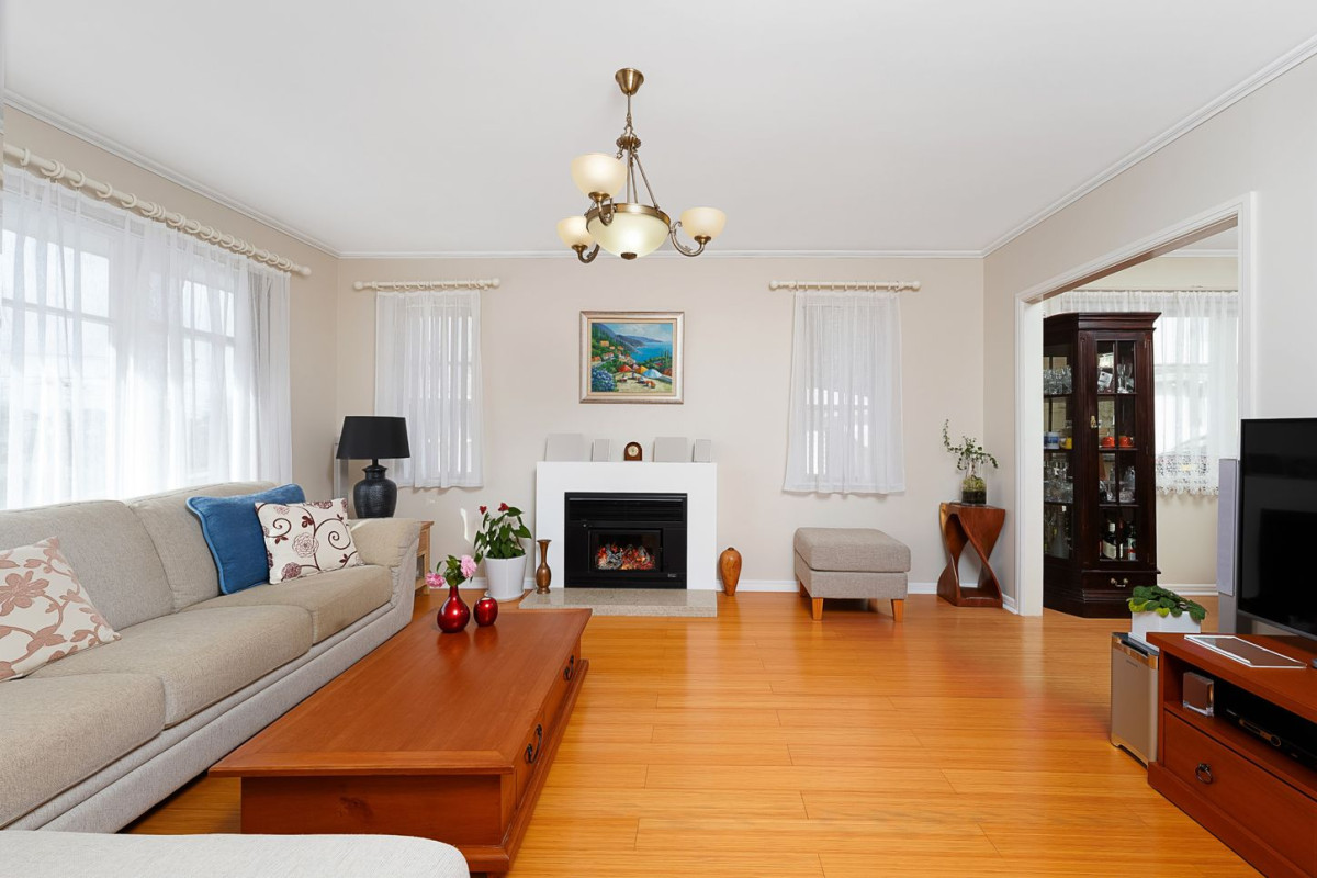 453m2 section, Selling After 27 Years To Downsize, 3 beds 2 baths house with 2 single garages, close to schools, shops, 10 Kelwyn Road, Kelston, Auckland