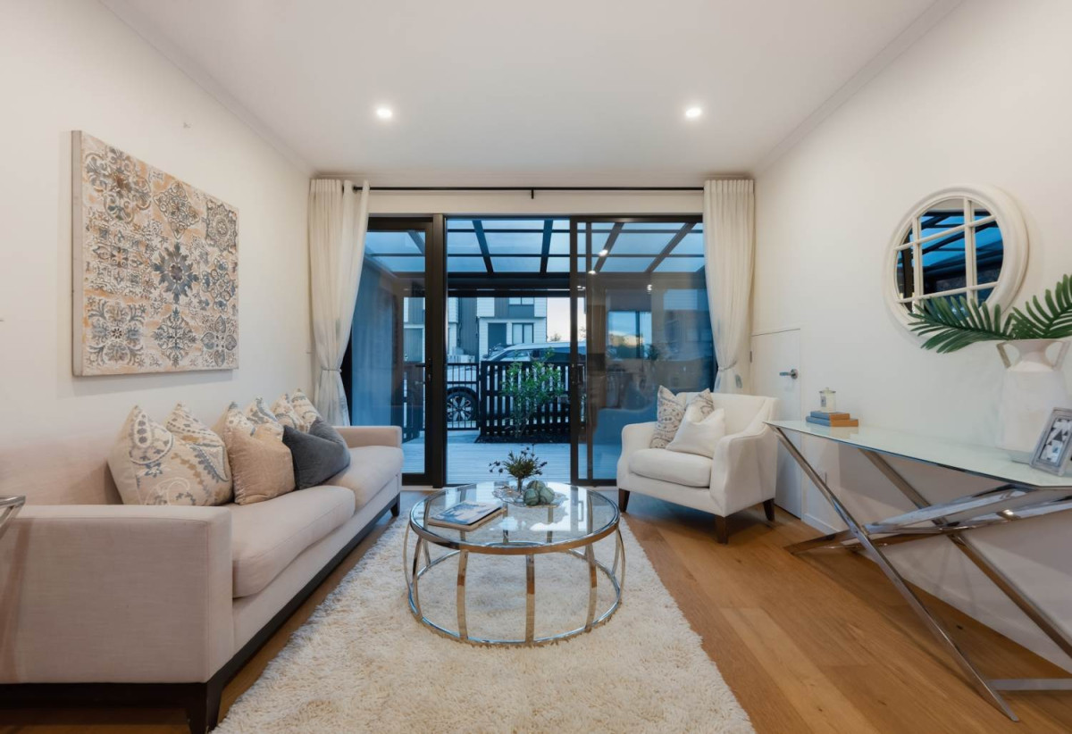 Must Sell Urgently Due to Family Circumstances, 3 beds 1.5 baths home with carparks, minutes from Manukau shopping centre, schools, 66 Waipuhinui Road, Manukau Central, Auckland