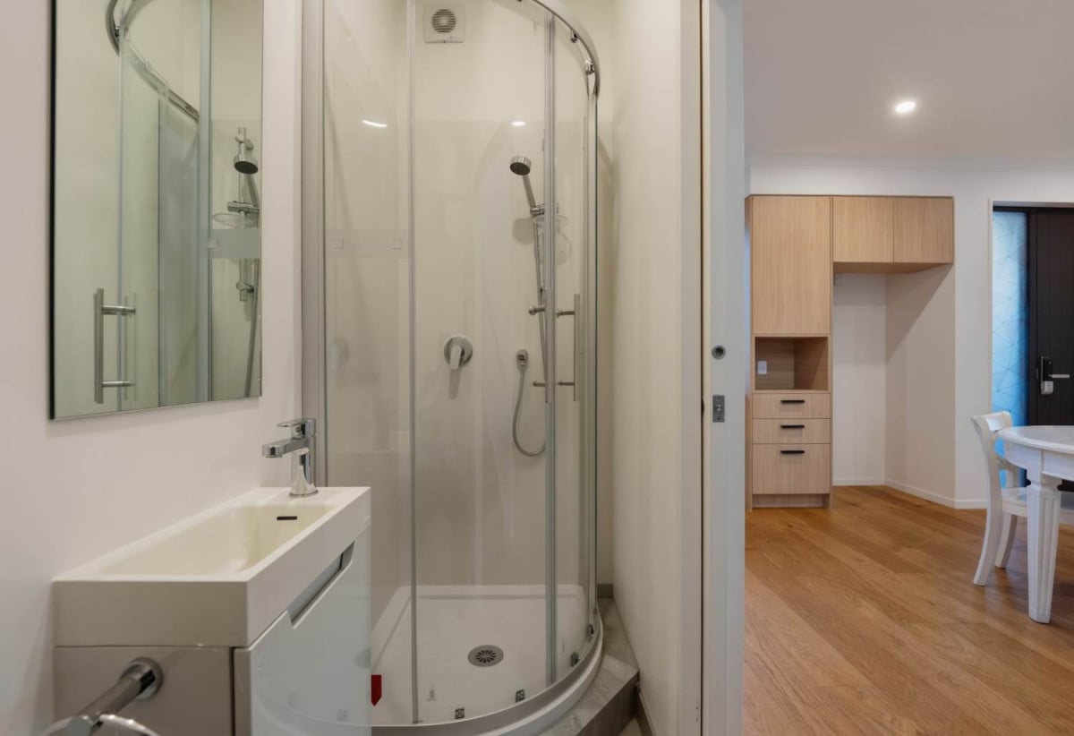 Must Sell Urgently Due to Family Circumstances, 3 beds 1.5 baths home with carparks, minutes from Manukau shopping centre, schools, 66 Waipuhinui Road, Manukau Central, Auckland