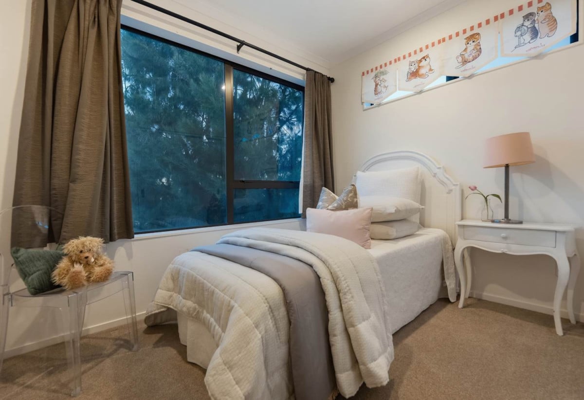 Must Sell Urgently Due to Family Circumstances, 3 beds 1.5 baths home with carparks, minutes from Manukau shopping centre, schools, 66 Waipuhinui Road, Manukau Central, Auckland