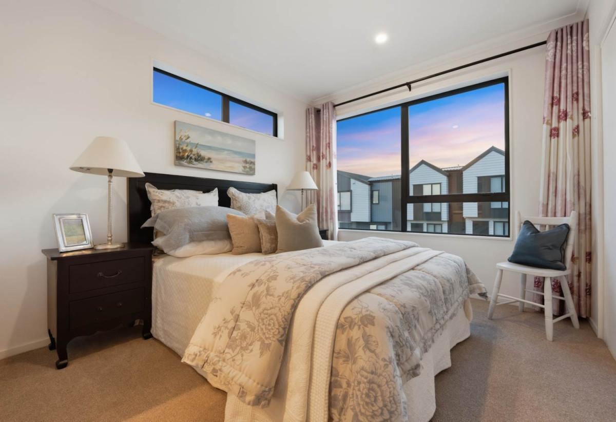 Must Sell Urgently Due to Family Circumstances, 3 beds 1.5 baths home with carparks, minutes from Manukau shopping centre, schools, 66 Waipuhinui Road, Manukau Central, Auckland