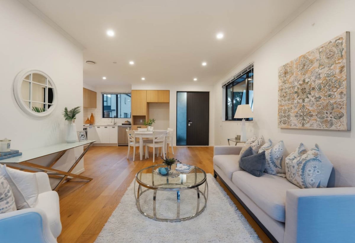 Must Sell Urgently Due to Family Circumstances, 3 beds 1.5 baths home with carparks, minutes from Manukau shopping centre, schools, 66 Waipuhinui Road, Manukau Central, Auckland
