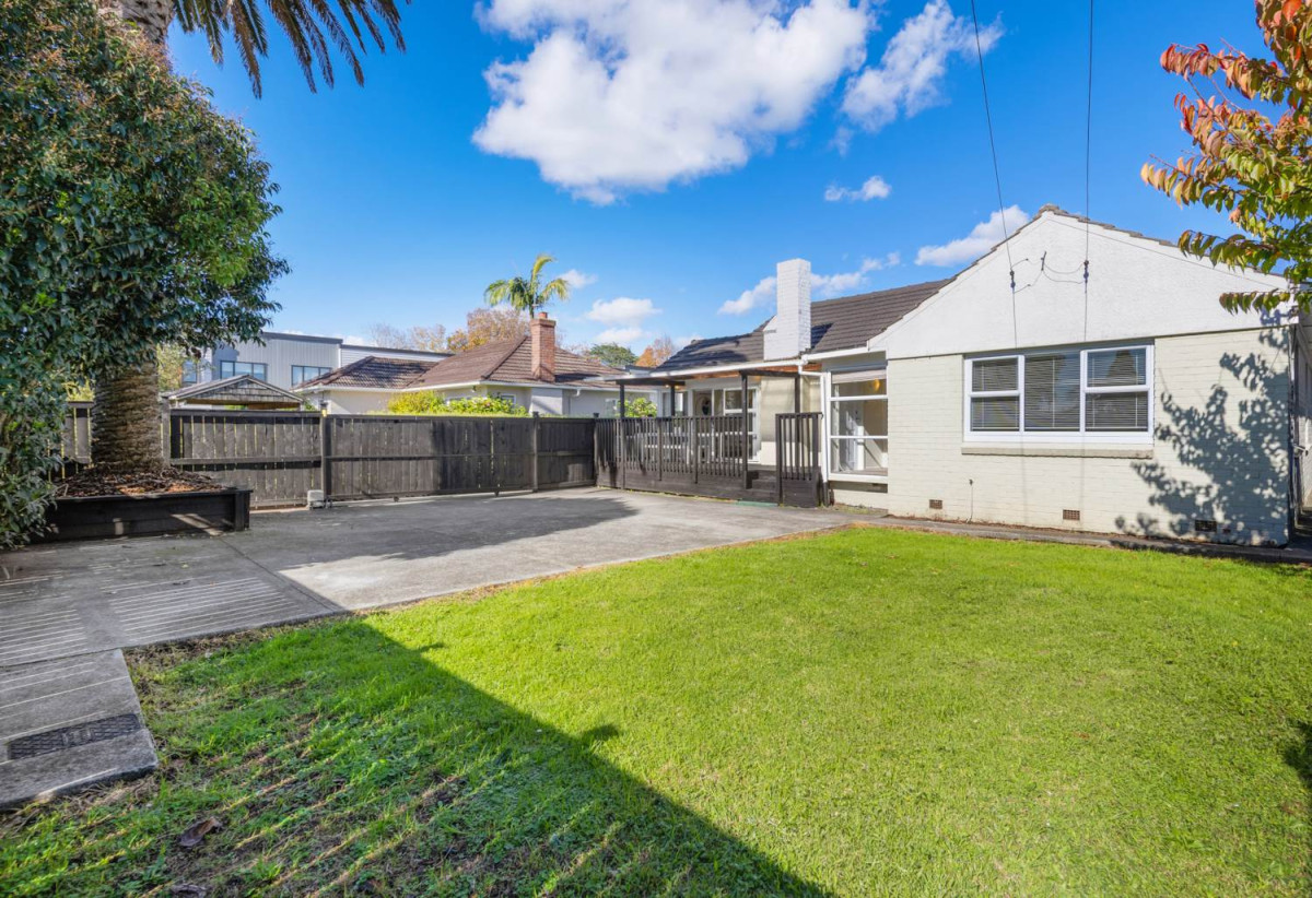 452m2 section, Renovated 4 beds 2 baths house with car park, close to schools, seaside park and boating club, town centre, 69 Kings Road, Panmure, Auckland