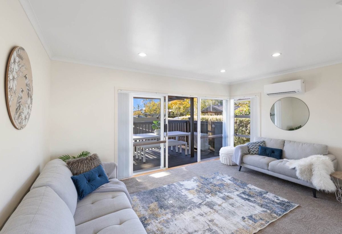 452m2 section, Renovated 4 beds 2 baths house with car park, close to schools, seaside park and boating club, town centre, 69 Kings Road, Panmure, Auckland