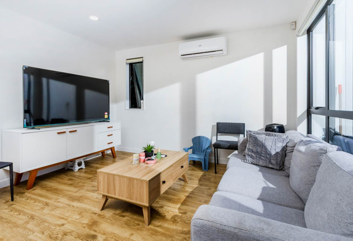 Standalone 3 beds 2 baths house with car parks on 169m2 section, a super-sized storage area with stair access to the ceiling, close to schools, seaside parks, beach, supermarket, 0.9 km to Birkdale North School and Beach Haven School, 1.3 km to Birkdale Intermediate School, 122C Lancaster Road, Beach Haven, Auckland