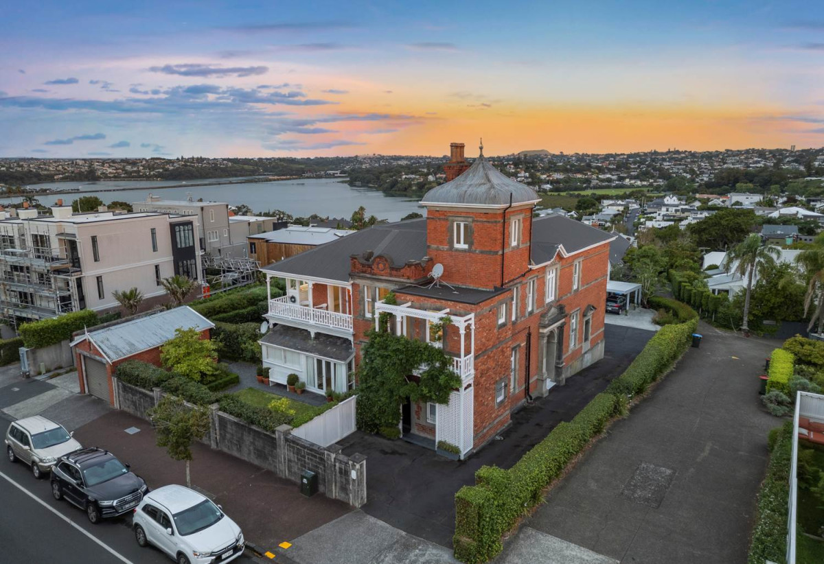 Double Grammar school zone, 124m2 2 beds 1 bath apartment with car park, Occupying the entire top floor, within the legendary “Tower House”, Originally built circa 1904 for former Auckland Mayor Albert Devore, Only four apartments in the building, No body corporate fee, zoned for Auckland Grammar and Epsom Girls’ Grammar School, 3/33 St Stephens Avenue, Parnell, Auckland