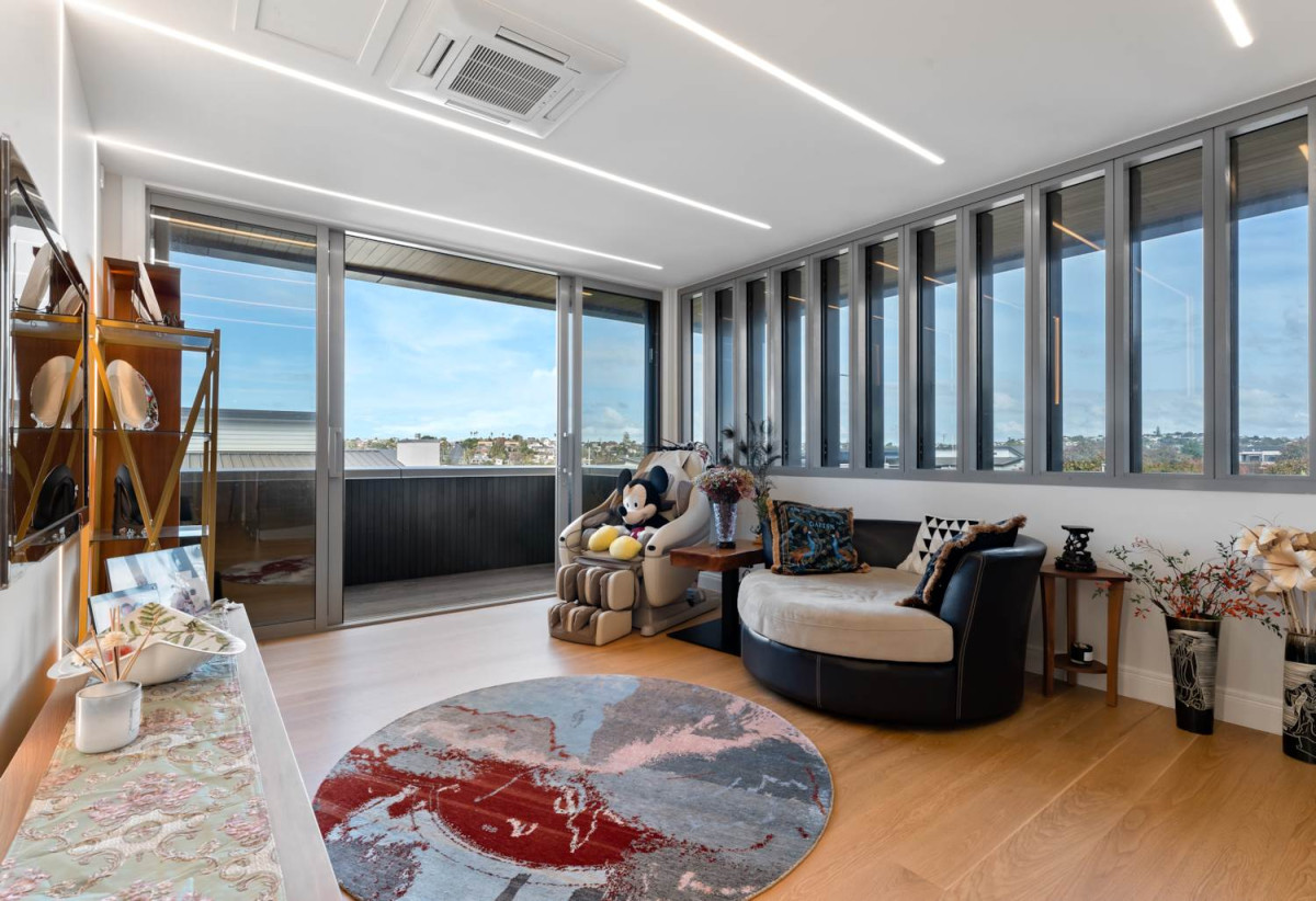 644m2 section, Sea Views, 4 beds (3 ensuites) + over-sized study room 4.5 baths house with double tandem garage (5.9m x 12.4m) for 4 cars, minutes to schools, Long Bay Village, beaches, 0.8 km to Long Bay College, 1.2 km to Long Bay School, 29 Bearing Parade, Long Bay, Auckland