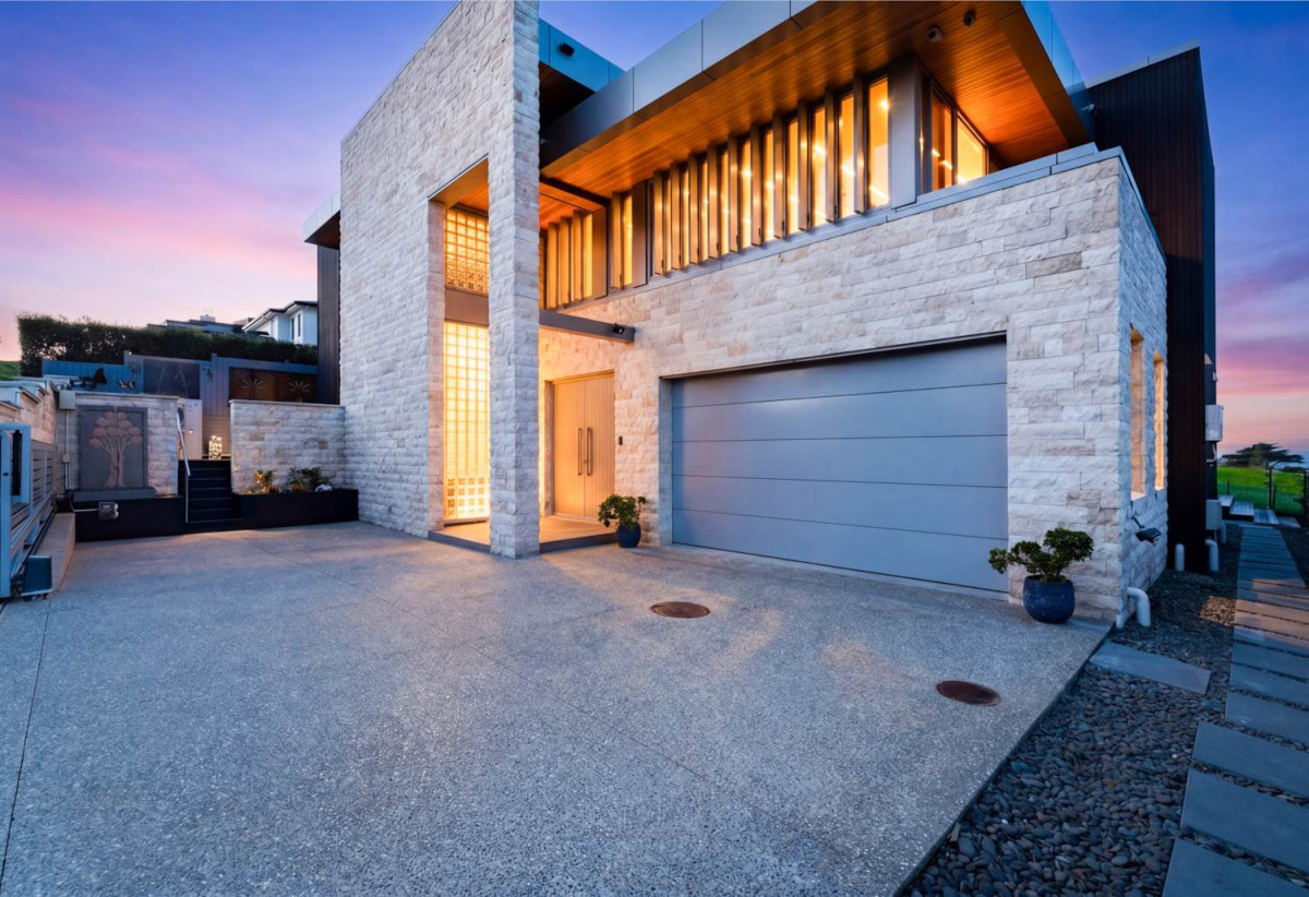 644m2 section, Sea Views, 4 beds (3 ensuites) + over-sized study room 4.5 baths house with double tandem garage (5.9m x 12.4m) for 4 cars, minutes to schools, Long Bay Village, beaches, 0.8 km to Long Bay College, 1.2 km to Long Bay School, 29 Bearing Parade, Long Bay, Auckland