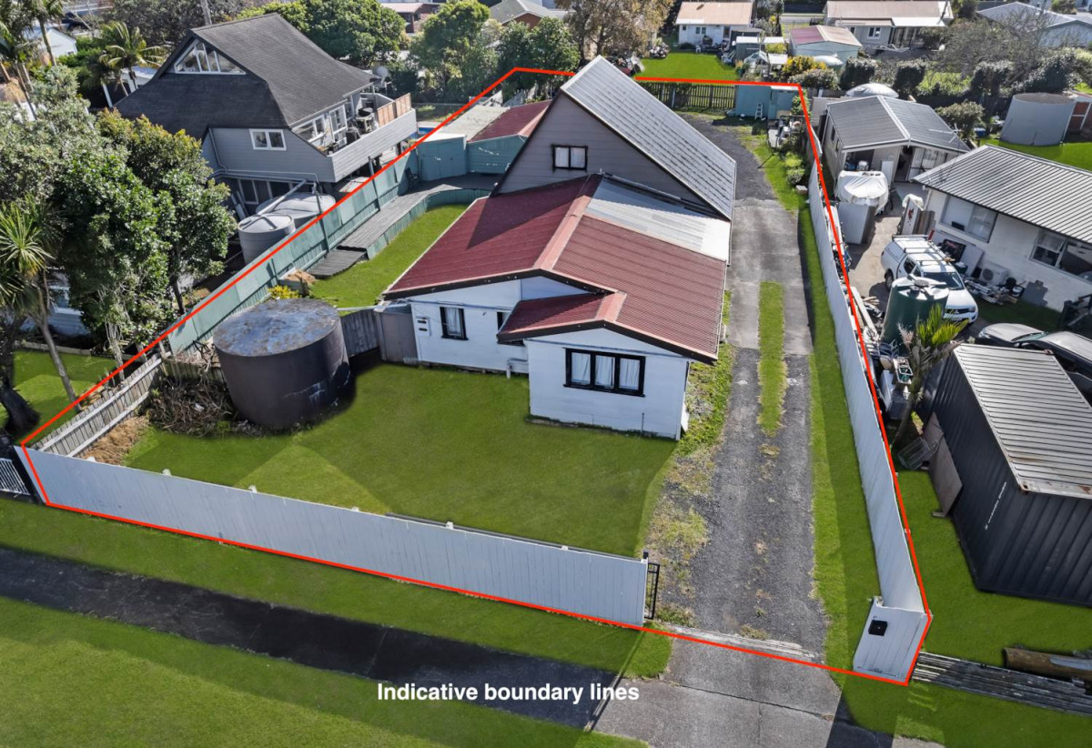 1012m2 section, 3 beds + sun room 2 baths house with double garage, Short walk to local shops, cafés, and everyday amenities, close to Pohutukawa Coast beaches and coastal walkways, Sunkist Bay Reserve, 0.7 km to Beachlands School, 40 Second View Avenue, Beachlands, Auckland