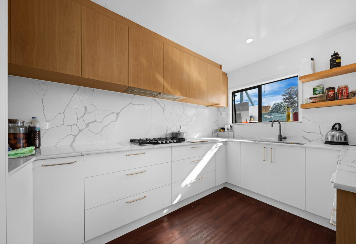 1012m2 section, 3 beds + sun room 2 baths house with double garage, Short walk to local shops, cafés, and everyday amenities, close to Pohutukawa Coast beaches and coastal walkways, Sunkist Bay Reserve, 0.7 km to Beachlands School, 40 Second View Avenue, Beachlands, Auckland