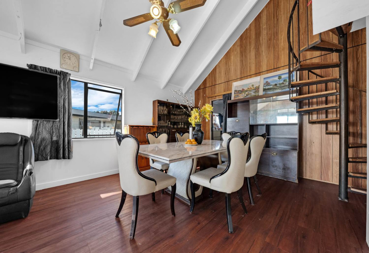 1012m2 section, 3 beds + sun room 2 baths house with double garage, Short walk to local shops, cafés, and everyday amenities, close to Pohutukawa Coast beaches and coastal walkways, Sunkist Bay Reserve, 0.7 km to Beachlands School, 40 Second View Avenue, Beachlands, Auckland