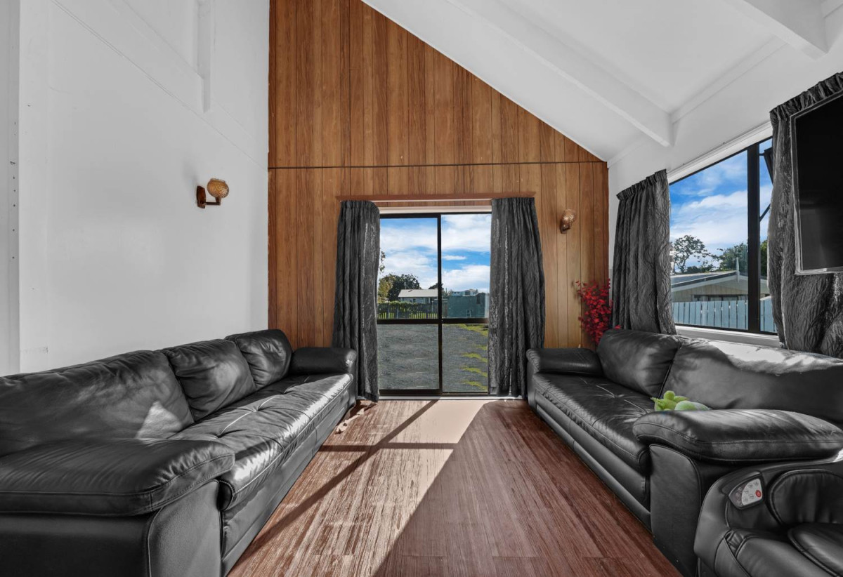 1012m2 section, 3 beds + sun room 2 baths house with double garage, Short walk to local shops, cafés, and everyday amenities, close to Pohutukawa Coast beaches and coastal walkways, Sunkist Bay Reserve, 0.7 km to Beachlands School, 40 Second View Avenue, Beachlands, Auckland