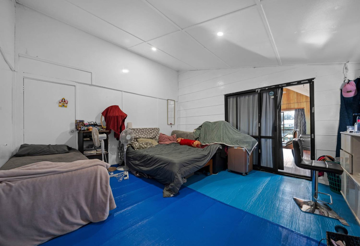 1012m2 section, 3 beds + sun room 2 baths house with double garage, Short walk to local shops, cafés, and everyday amenities, close to Pohutukawa Coast beaches and coastal walkways, Sunkist Bay Reserve, 0.7 km to Beachlands School, 40 Second View Avenue, Beachlands, Auckland