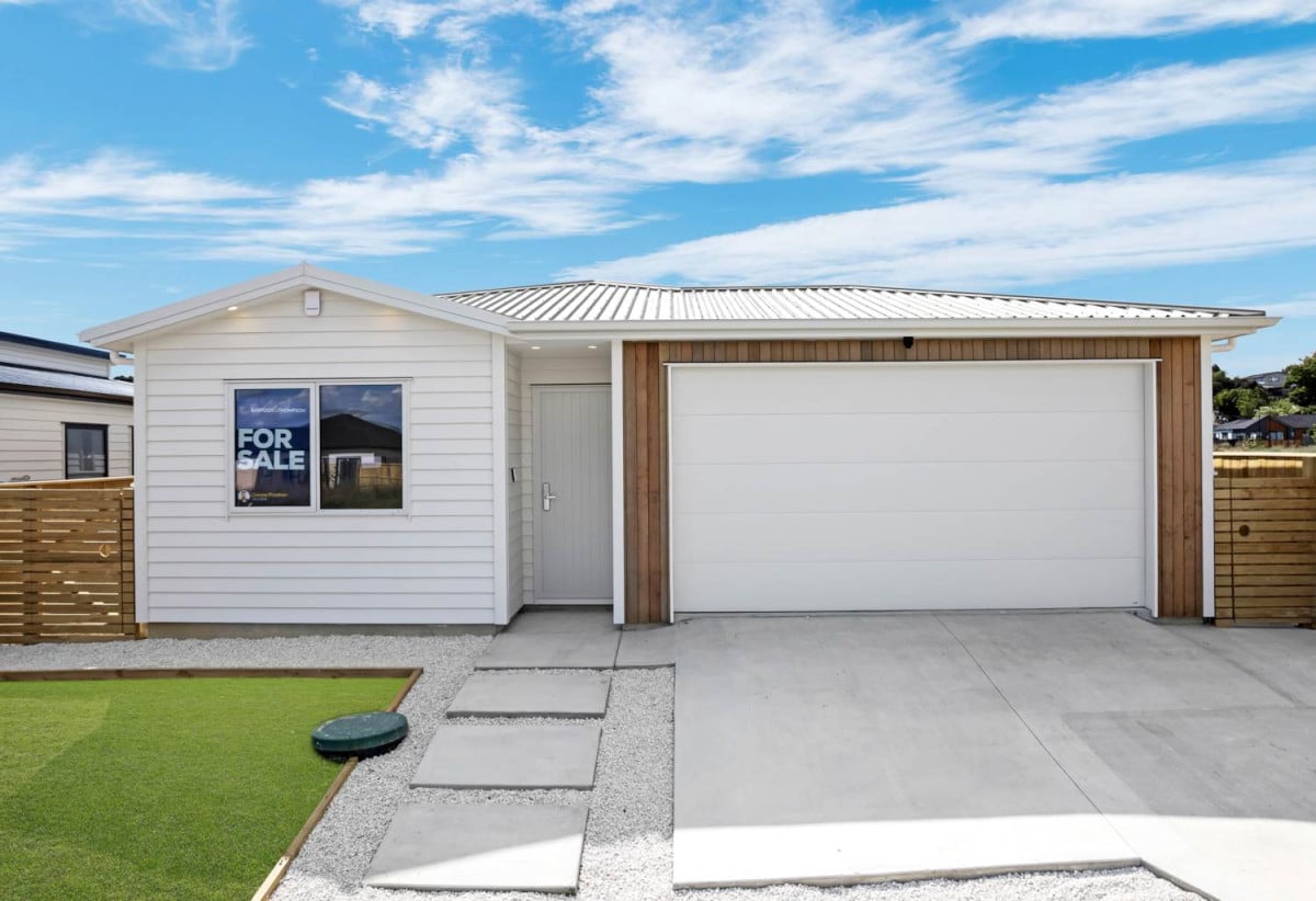Brandnew 5 beds 2 baths house with double garage on 334m2 section, close to Opaheke School, local reserves, 5 Pupu Crescent, Opaheke, Auckland