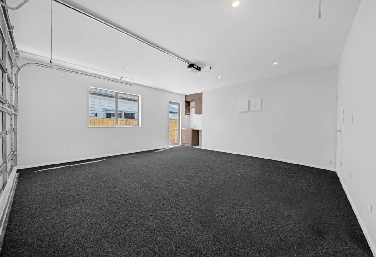Brandnew 5 beds 2 baths house with double garage on 334m2 section, close to Opaheke School, local reserves, 5 Pupu Crescent, Opaheke, Auckland