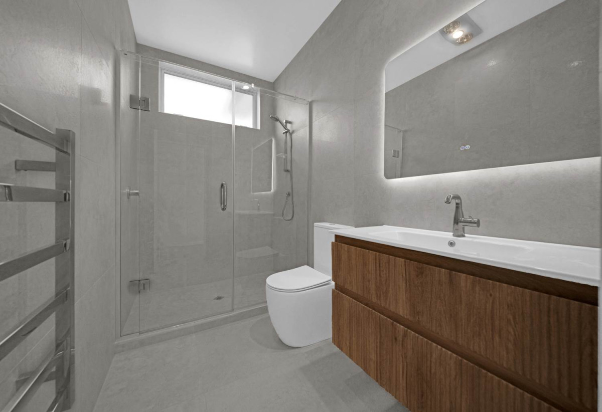 Brandnew 5 beds 2 baths house with double garage on 334m2 section, close to Opaheke School, local reserves, 5 Pupu Crescent, Opaheke, Auckland