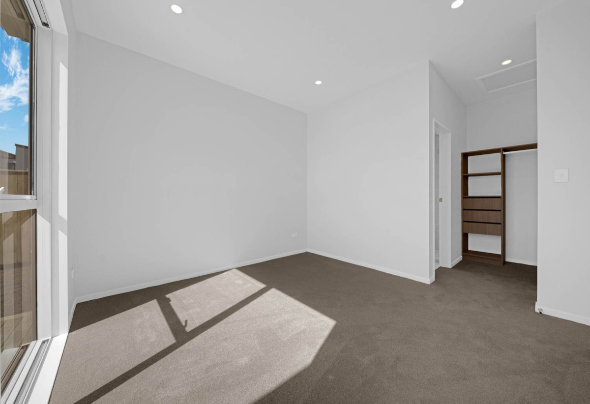 Brandnew 5 beds 2 baths house with double garage on 334m2 section, close to Opaheke School, local reserves, 5 Pupu Crescent, Opaheke, Auckland