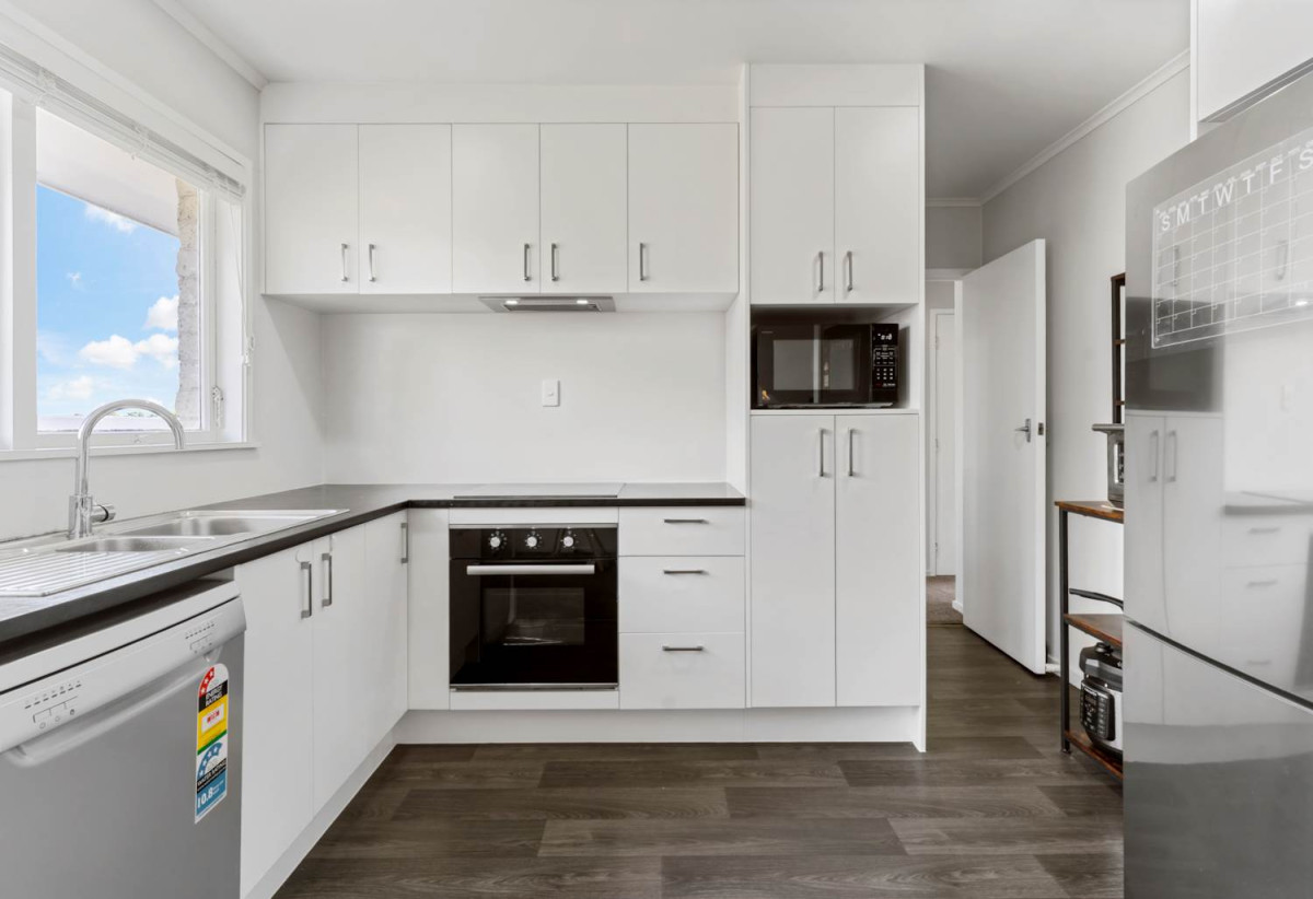 Musr sell, Motivated vendor, Brick and concrete bloc 2 beds 1 bath home, Basement single garage plus separate laundry area, Walking distance to Panmure Train & Bus Station, local shops, cafés and Panmure Basin, 1 km to Panmure Bridge School, 2/50 Pilkington Road, Panmure, Auckland