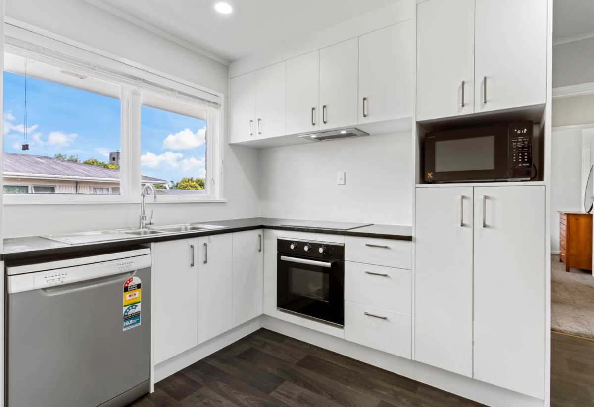Musr sell, Motivated vendor, Brick and concrete bloc 2 beds 1 bath home, Basement single garage plus separate laundry area, Walking distance to Panmure Train & Bus Station, local shops, cafés and Panmure Basin, 1 km to Panmure Bridge School, 2/50 Pilkington Road, Panmure, Auckland