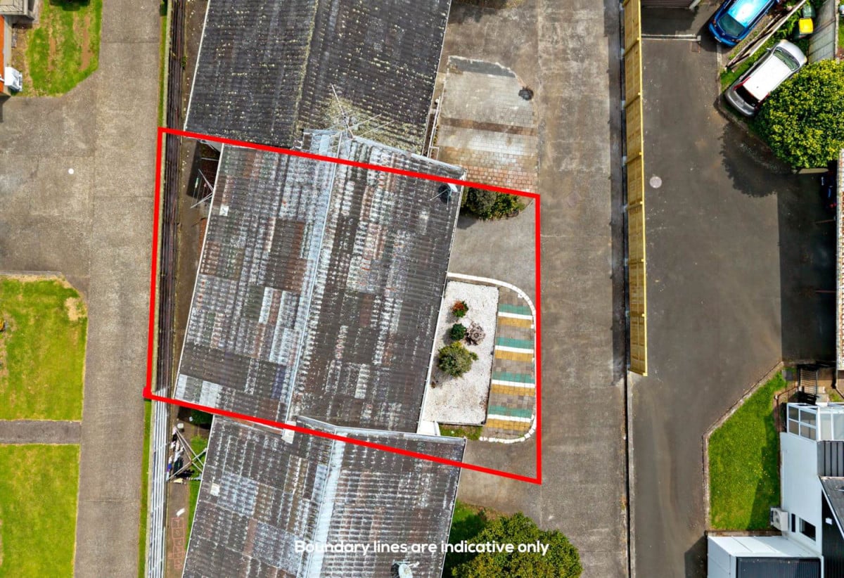 Musr sell, Motivated vendor, Brick and concrete bloc 2 beds 1 bath home, Basement single garage plus separate laundry area, Walking distance to Panmure Train & Bus Station, local shops, cafés and Panmure Basin, 1 km to Panmure Bridge School, 2/50 Pilkington Road, Panmure, Auckland