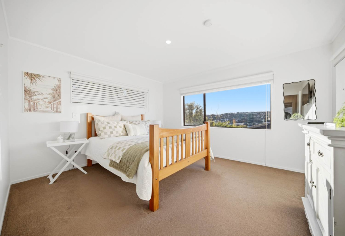 Rangitoto College zone, 4 beds +study room 2 baths house with double garage, 2 beds 1 bath ground floor, close to beach, shops, schools, 0.3 km to Browns Bay School, 1B Beechwood Road, Rothesay Bay, Auckland