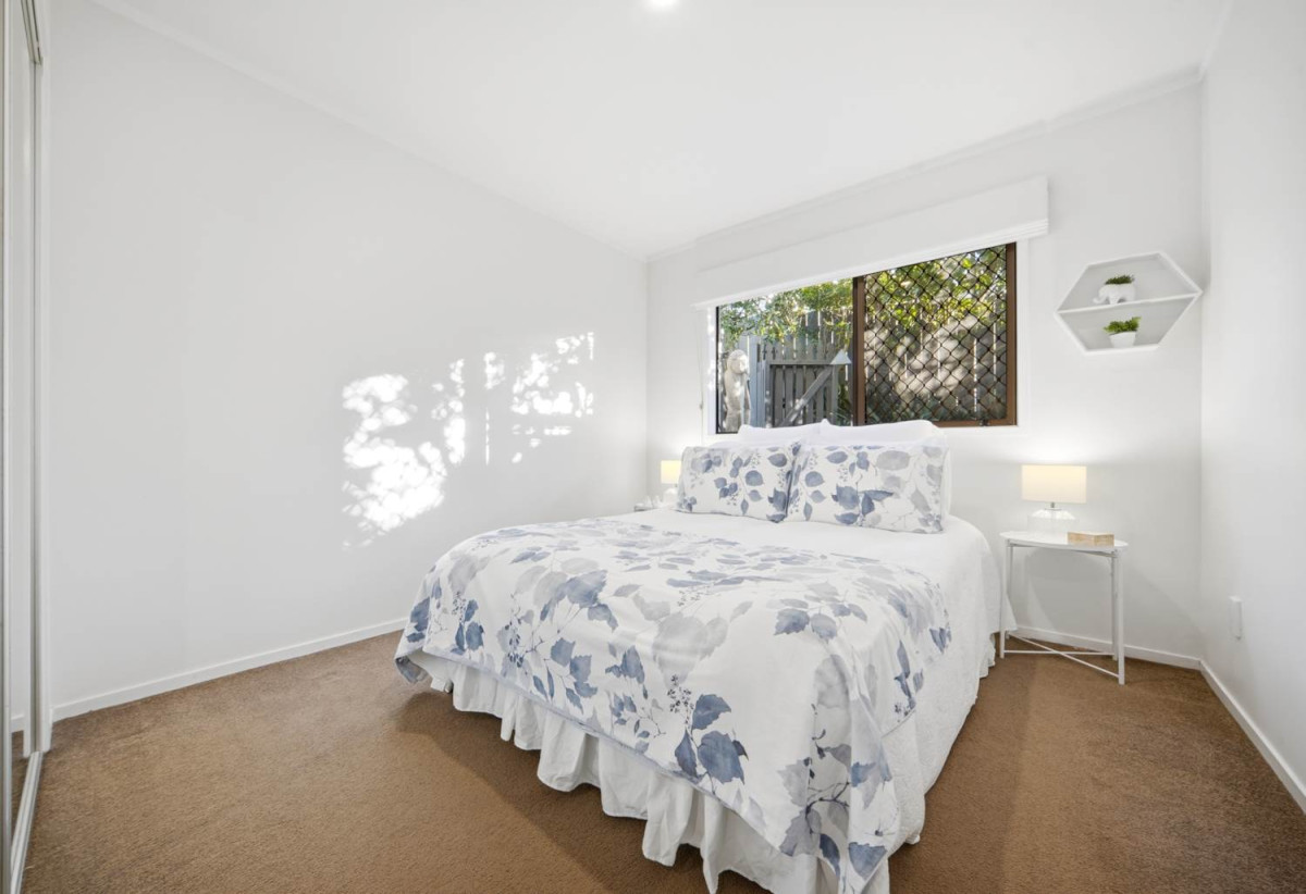 Rangitoto College zone, 4 beds +study room 2 baths house with double garage, 2 beds 1 bath ground floor, close to beach, shops, schools, 0.3 km to Browns Bay School, 1B Beechwood Road, Rothesay Bay, Auckland