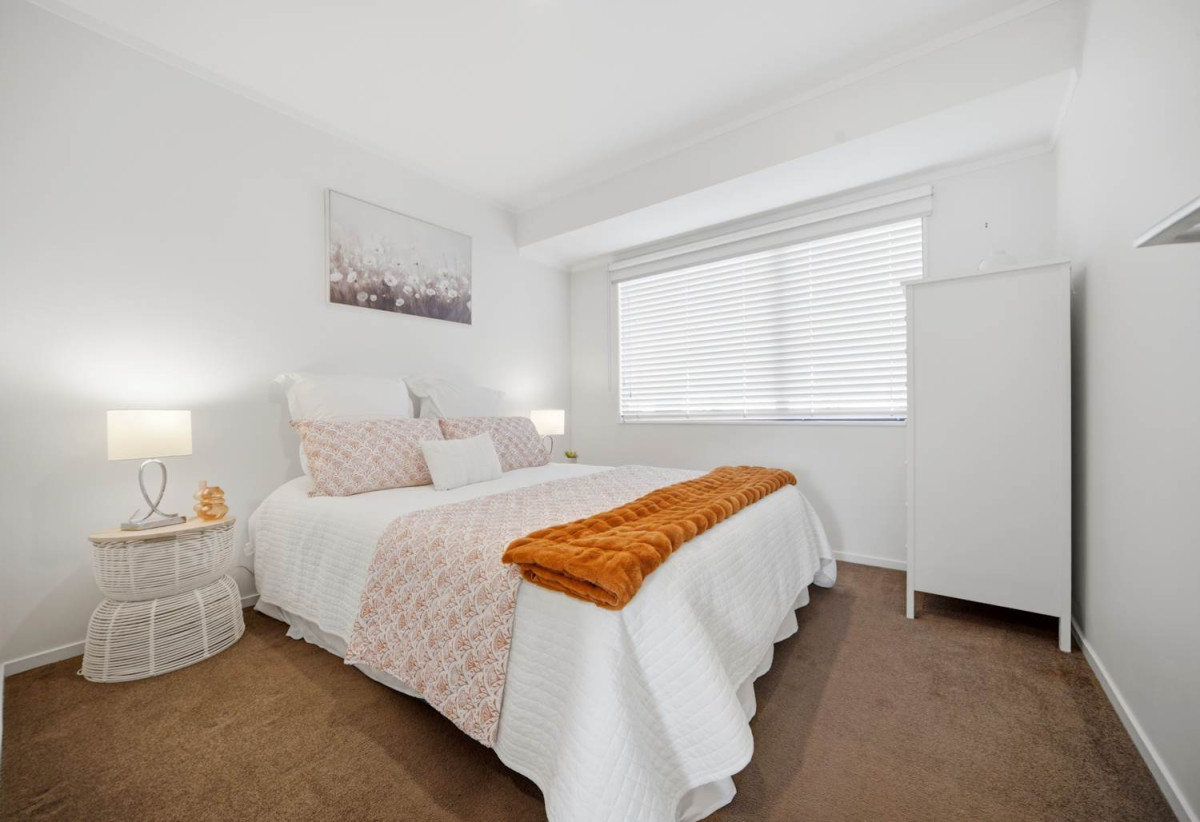 Rangitoto College zone, 4 beds +study room 2 baths house with double garage, 2 beds 1 bath ground floor, close to beach, shops, schools, 0.3 km to Browns Bay School, 1B Beechwood Road, Rothesay Bay, Auckland