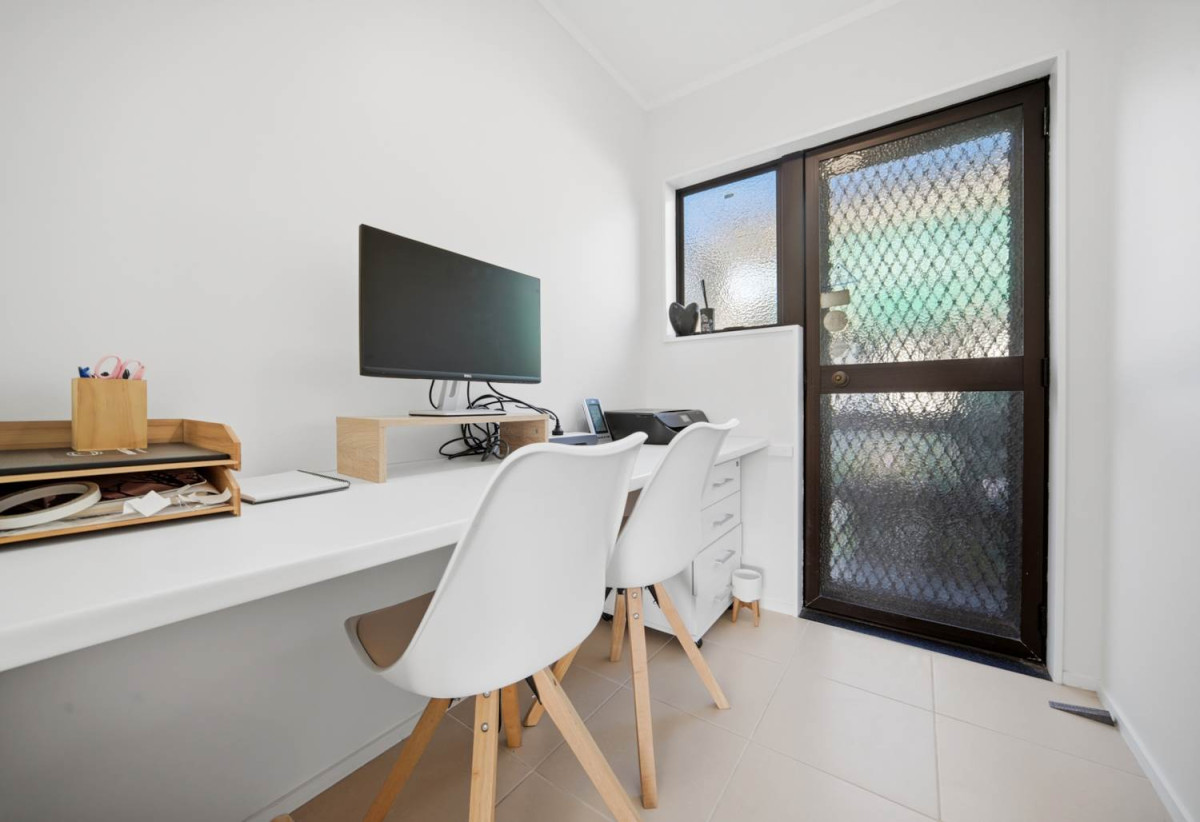 Rangitoto College zone, 4 beds +study room 2 baths house with double garage, 2 beds 1 bath ground floor, close to beach, shops, schools, 0.3 km to Browns Bay School, 1B Beechwood Road, Rothesay Bay, Auckland