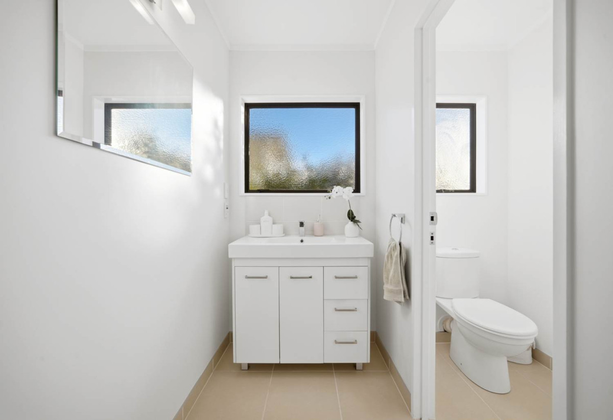 Rangitoto College zone, 4 beds +study room 2 baths house with double garage, 2 beds 1 bath ground floor, close to beach, shops, schools, 0.3 km to Browns Bay School, 1B Beechwood Road, Rothesay Bay, Auckland