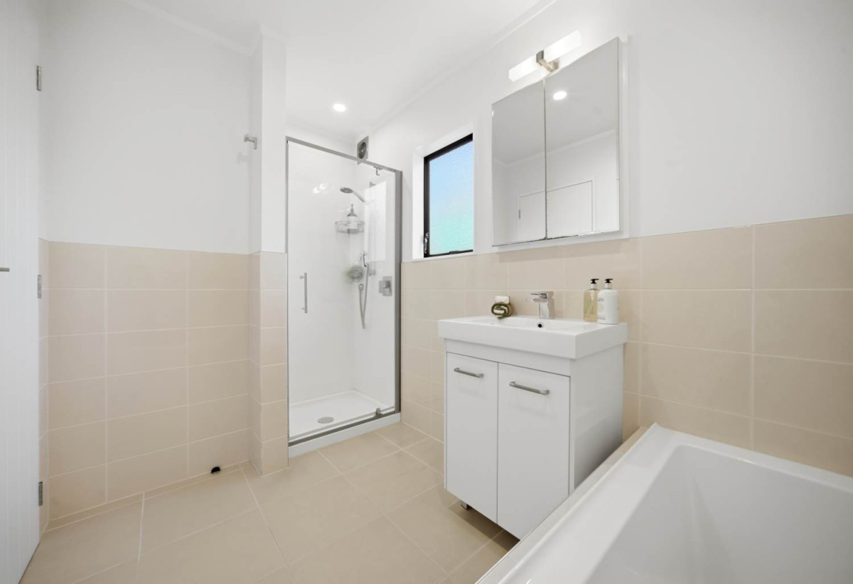 Rangitoto College zone, 4 beds +study room 2 baths house with double garage, 2 beds 1 bath ground floor, close to beach, shops, schools, 0.3 km to Browns Bay School, 1B Beechwood Road, Rothesay Bay, Auckland