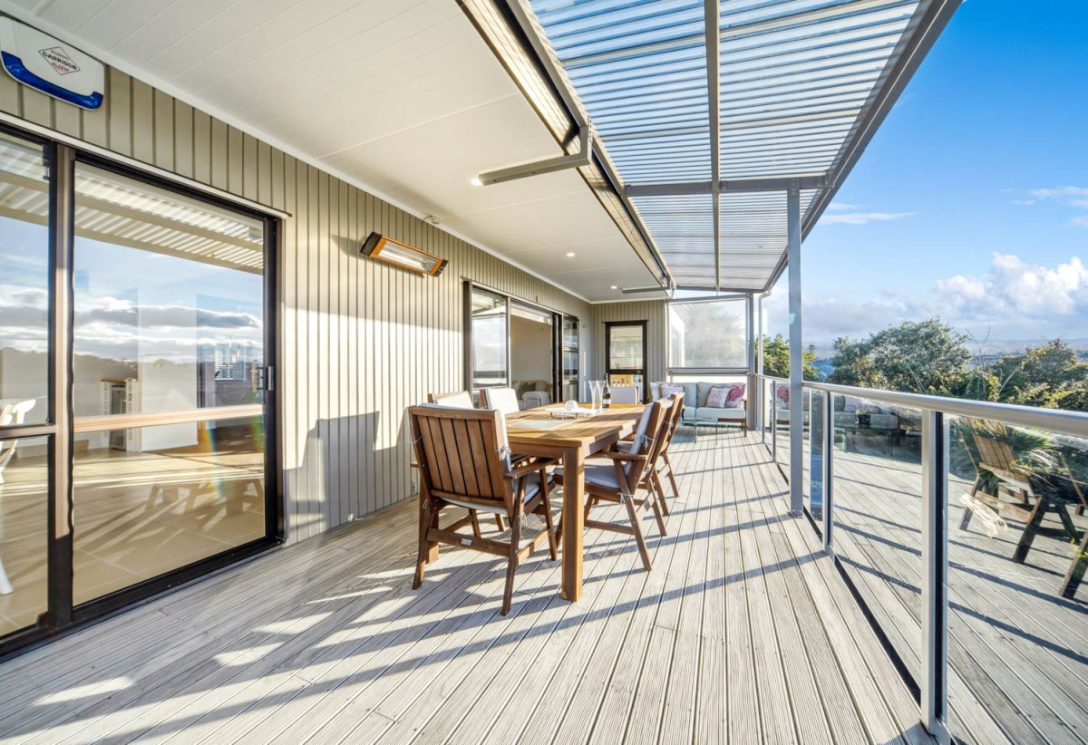 Rangitoto College zone, 4 beds +study room 2 baths house with double garage, 2 beds 1 bath ground floor, close to beach, shops, schools, 0.3 km to Browns Bay School, 1B Beechwood Road, Rothesay Bay, Auckland