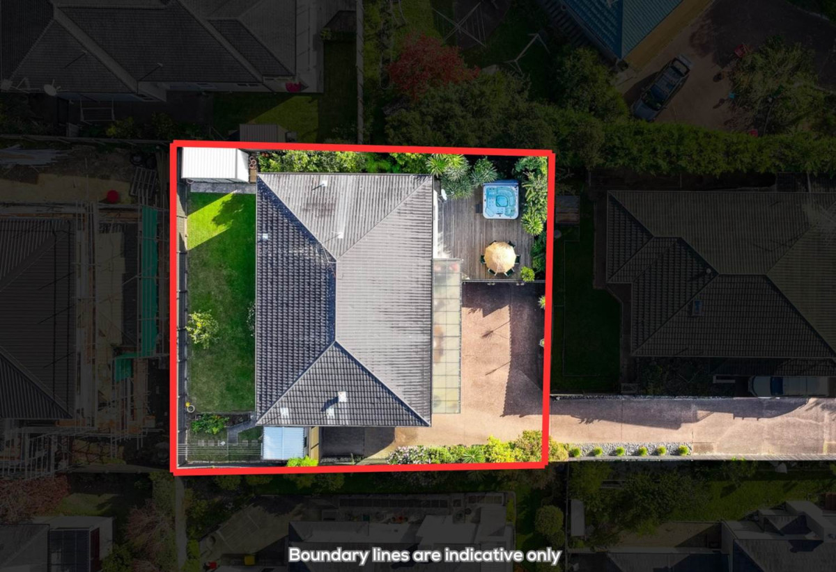 Rangitoto College zone, 4 beds +study room 2 baths house with double garage, 2 beds 1 bath ground floor, close to beach, shops, schools, 0.3 km to Browns Bay School, 1B Beechwood Road, Rothesay Bay, Auckland
