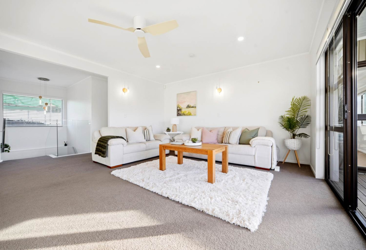 Rangitoto College zone, 4 beds +study room 2 baths house with double garage, 2 beds 1 bath ground floor, close to beach, shops, schools, 0.3 km to Browns Bay School, 1B Beechwood Road, Rothesay Bay, Auckland