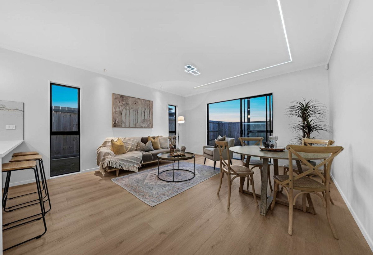 4 beds (2 ensuites) 3 baths house with garage on 325m2 section, close to schools, shops, motorway access, 0.7 km to Ngakoroa School, 9 Kauitara Lane, Karaka, Auckland