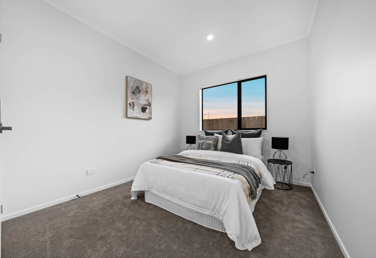 4 beds (2 ensuites) 3 baths house with garage on 325m2 section, close to schools, shops, motorway access, 0.7 km to Ngakoroa School, 9 Kauitara Lane, Karaka, Auckland