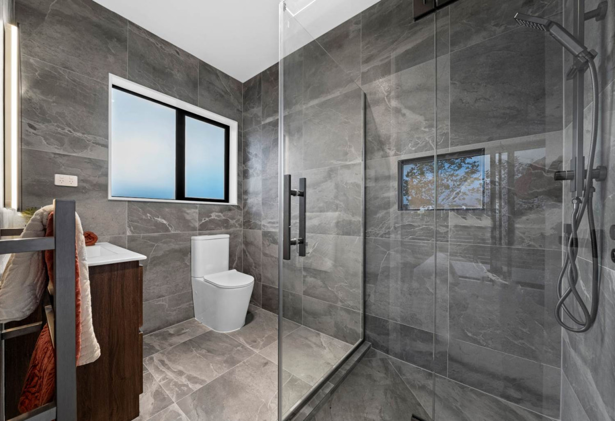 4 beds (2 ensuites) 3 baths house with garage on 325m2 section, close to schools, shops, motorway access, 0.7 km to Ngakoroa School, 9 Kauitara Lane, Karaka, Auckland