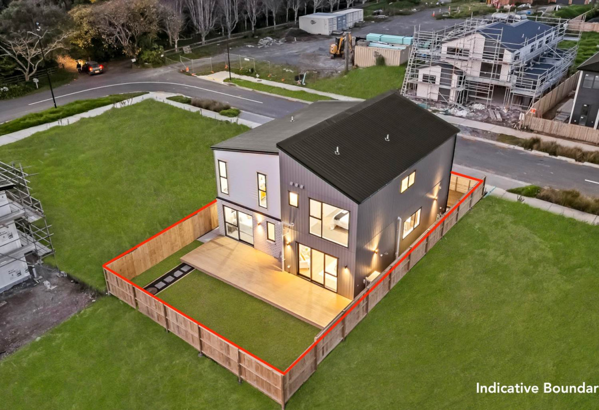 Brandnew 5 beds (2 ensuites) 4 baths house with double garage, close to schools, shops, motorway access, 0.6 km to Hingaia Peninsula School, 26 Hasted Road, Karaka, Auckland