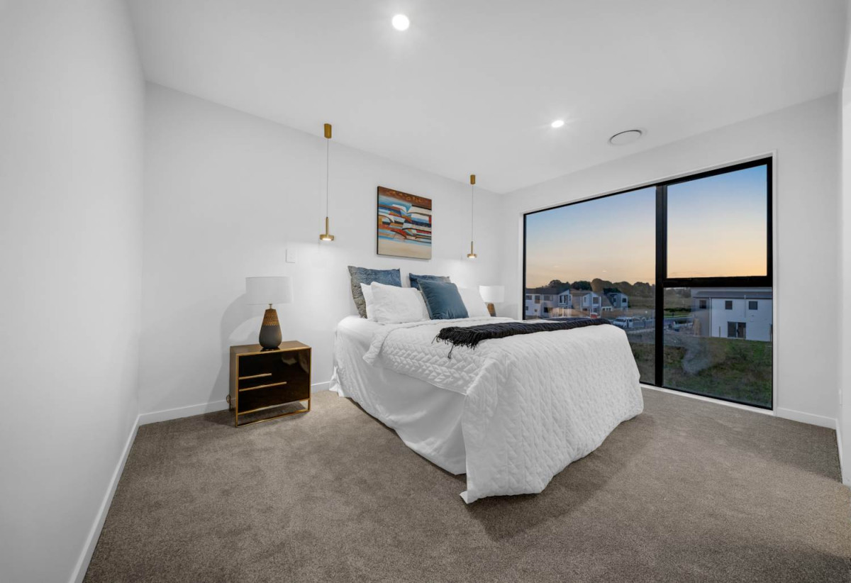 Brandnew 5 beds (2 ensuites) 4 baths house with double garage, close to schools, shops, motorway access, 0.6 km to Hingaia Peninsula School, 26 Hasted Road, Karaka, Auckland