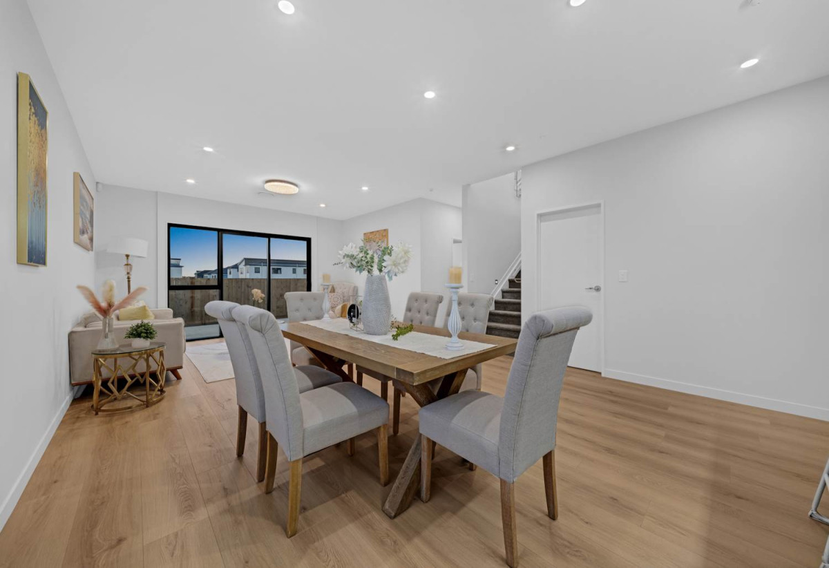 Brandnew 5 beds (2 ensuites) 4 baths house with double garage, close to schools, shops, motorway access, 0.6 km to Hingaia Peninsula School, 26 Hasted Road, Karaka, Auckland