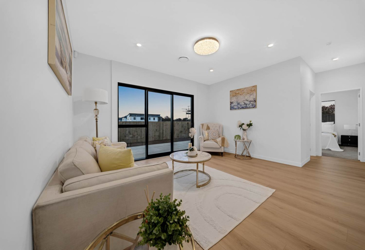 Brandnew 5 beds (2 ensuites) 4 baths house with double garage, close to schools, shops, motorway access, 0.6 km to Hingaia Peninsula School, 26 Hasted Road, Karaka, Auckland