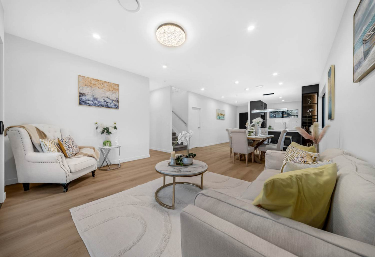 Brandnew 5 beds (2 ensuites) 4 baths house with double garage, close to schools, shops, motorway access, 0.6 km to Hingaia Peninsula School, 26 Hasted Road, Karaka, Auckland