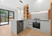 Brandnew standalone 4 beds 2.5 baths home with garage . minutes to schools, the picturesque Lloyd Elsmore Park, and the esteemed Pakuranga Golf Course. shopping centres, 1 km to Howick Intermediate, 1.4 km to Pakuranga College, Lot 3/88 Bradbury Road, Highland Park, Auckland