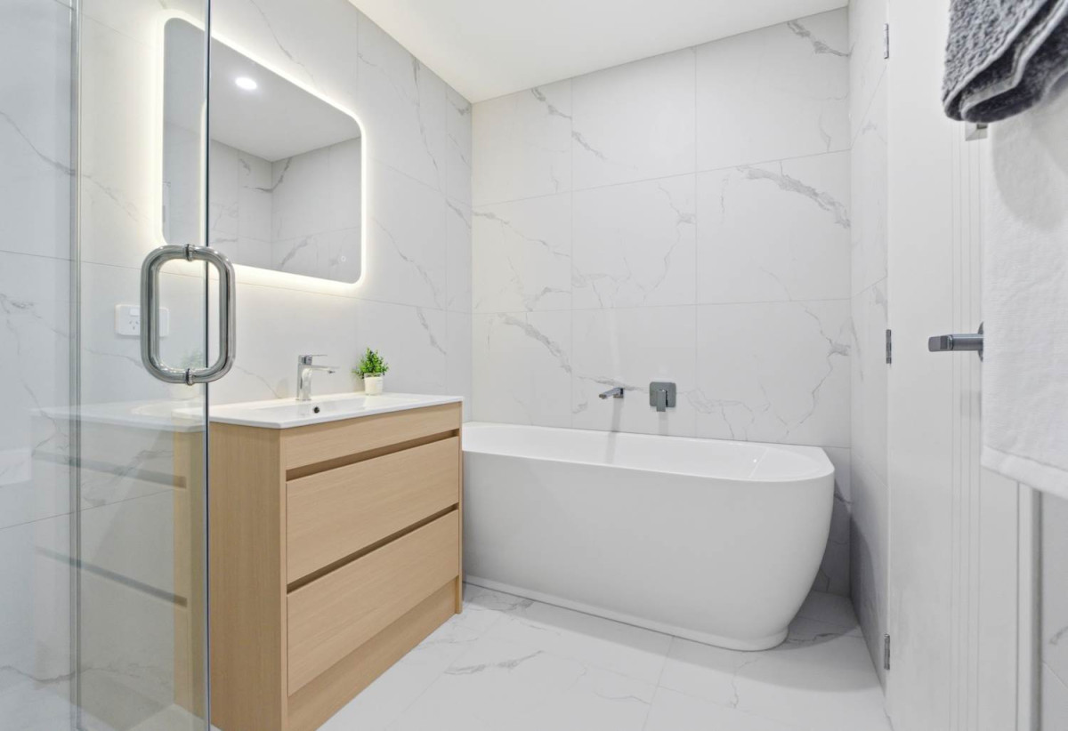 Brandnew standalone 3 beds 2.5 baths home with garage, minutes to schools, the picturesque Lloyd Elsmore Park, and the esteemed Pakuranga Golf Course. shopping centres, 1 km to Howick Intermediate, 1.4 km to Pakuranga College, Lot 6/88 Bradbury Road, Highland Park, Auckland