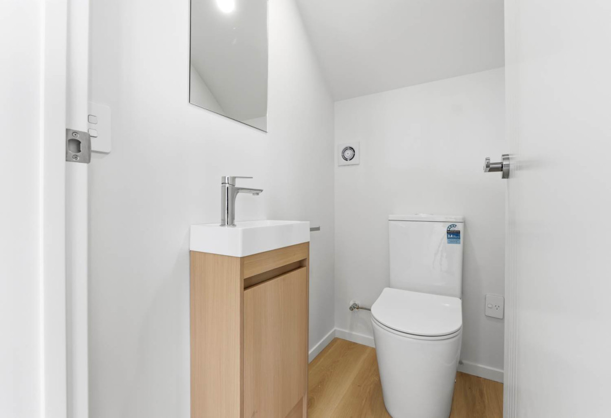 Brandnew standalone 4 beds 2.5 baths home with garage . minutes to schools, the picturesque Lloyd Elsmore Park, and the esteemed Pakuranga Golf Course. shopping centres, 1 km to Howick Intermediate, 1.4 km to Pakuranga College, Lot 2/88 Bradbury Road, Highland Park, Auckland
